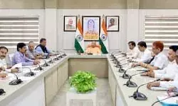 बोले CM योगी- श्रमिकों को मिले सम्मानजनक मानदेय एवं बीमा सुरक्षा कवच