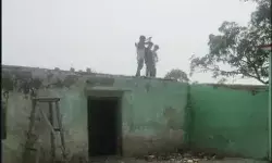 अवैध मदरसों पर कार्यवाही जारी- एक मदरसा ध्वस्त- दो किए गए सील अवैध मदरसों पर कार्यवाही जारी- एक मदरसा ध्वस्त- दो किए गए सील