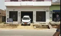 भाजपा नेता के घर आयकर विभाग का छापा- बंद कराए सभी गेट भाजपा नेता के घर आयकर विभाग का छापा- बंद कराए सभी गेट