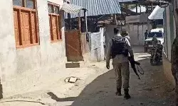 आतंकियों की तलाश में पुलिस के उत्तरी कश्मीर में छापे- सेना का भी.... आतंकियों की तलाश में पुलिस के उत्तरी कश्मीर में छापे- सेना का भी....