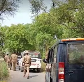 पुलिस पर बदमाशों ने चढ़ाई गाड़ी- सिपाही शहीद- मुठभेड में सलमान ढेर पुलिस पर बदमाशों ने चढ़ाई गाड़ी- सिपाही शहीद- मुठभेड में सलमान ढेर