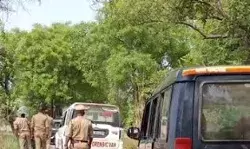 पुलिस पर बदमाशों ने चढ़ाई गाड़ी- सिपाही शहीद- मुठभेड में सलमान ढेर