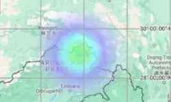 दिन निकलते ही भूकंप ने दिए झटके- दहशत में आए लोग निकल बाहर दिन निकलते ही भूकंप ने दिए झटके- दहशत में आए लोग निकल बाहर