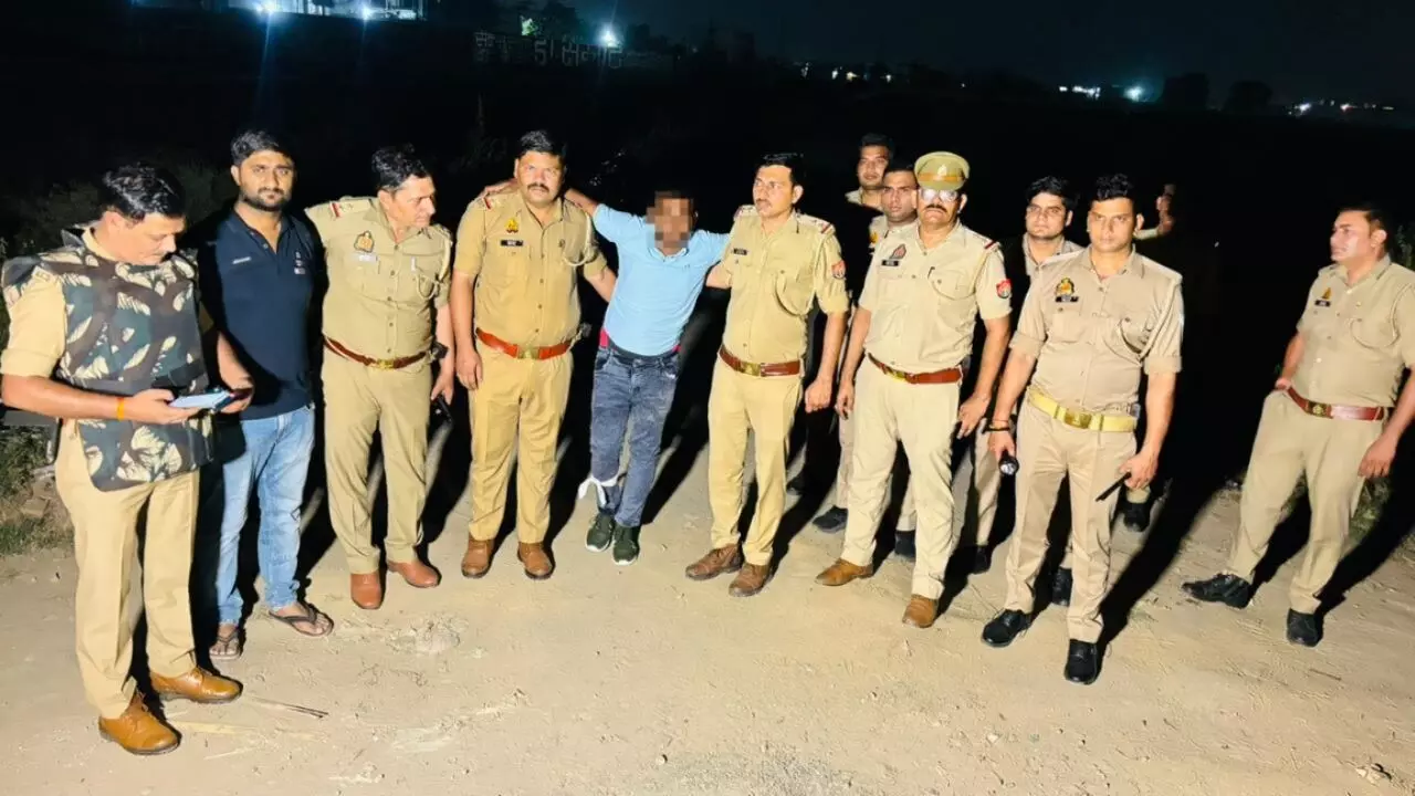 कारोबारी से हुई 11 लाख की लूट में शामिल बदमाश के पैर में लगी गोली कारोबारी से हुई 11 लाख की लूट में शामिल बदमाश के पैर में लगी गोली