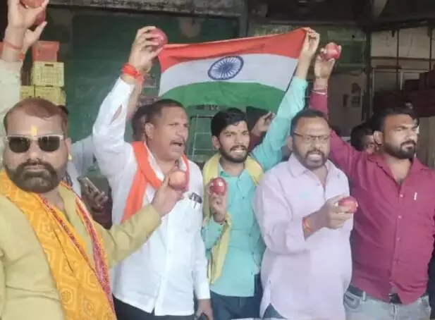 तुर्किये के सेब को लेकर उबाल- फल मंडी में हंगामा- किया प्रदर्शन तुर्किये के सेब को लेकर उबाल- फल मंडी में हंगामा- किया प्रदर्शन
