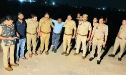 कारोबारी से हुई 11 लाख की लूट में शामिल बदमाश के पैर में लगी गोली