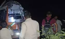 कैंटर से टकराई रोडवेज बस के उड़े परखच्चे- मौके पर चीख पुकार कैंटर से टकराई रोडवेज बस के उड़े परखच्चे- मौके पर चीख पुकार