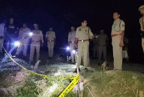 मुठभेड़ में लखटकिया ढेर- बदमाश की गोली से बाल बाल बचे SHO