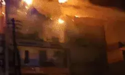 फर्नीचर गोदाम में लगी आग- काबू पाने को 20 गाड़ियों से बरसाया पानी फर्नीचर गोदाम में लगी आग- काबू पाने को 20 गाड़ियों से बरसाया पानी