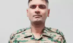 खाई में गिरी सेना की गाड़ी- आतंकियों की खोज में निकला जवान शहीद