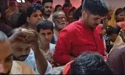 डिप्टी सीएम ने बड़ा मंगल पर पूजा अर्चना कर बाटी पूरी सब्जी डिप्टी सीएम ने बड़ा मंगल पर पूजा अर्चना कर बाटी पूरी सब्जी