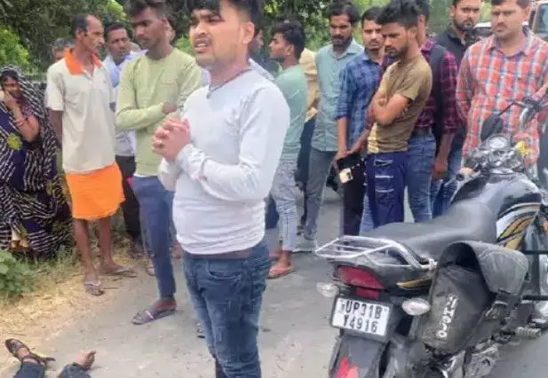 बाइक ट्रैक्टर की टक्कर में छात्रा की मौत- पेपर देकर लौट रही थी घर बाइक ट्रैक्टर की टक्कर में छात्रा की मौत- पेपर देकर लौट रही थी घर