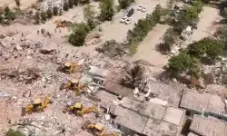 घुसपैठ कर आए बंगलादेशियों के 2000 से ज्यादा मकानों दुकानों पर बुलडोजर घुसपैठ कर आए बंगलादेशियों के 2000 से ज्यादा मकानों दुकानों पर बुलडोजर