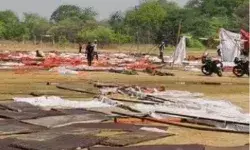 सीएम सामूहिक विवाह के लिए लगाया गया टेंट हवा में उड़कर गिरा सीएम सामूहिक विवाह के लिए लगाया गया टेंट हवा में उड़कर गिरा