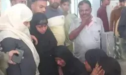 बेलगाम डंपर में ई रिक्शा सवार छात्राओं को कुचला- दो छात्राओं की मौत बेलगाम डंपर में ई रिक्शा सवार छात्राओं को कुचला- दो छात्राओं की मौत