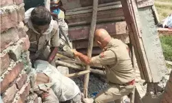 भरभराकर गिरी निर्माणाधीन बिल्डिंग की छत- एक व्यक्ति की मौत- दीवार.... भरभराकर गिरी निर्माणाधीन बिल्डिंग की छत- एक व्यक्ति की मौत- दीवार....