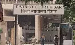 कड़ी सुरक्षा के बीच अदालत लाई गई यूट्यूबर ज्योति- पिता को भी.... कड़ी सुरक्षा के बीच अदालत लाई गई यूट्यूबर ज्योति- पिता को भी....