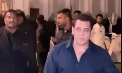 सलमान के घर में जबरदस्ती घुस रहा व्यक्ति गिरफ्तार- कार में छिप कर.... सलमान के घर में जबरदस्ती घुस रहा व्यक्ति गिरफ्तार- कार में छिप कर....