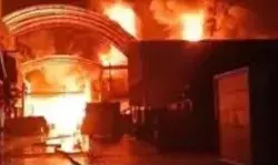 मेंथा ऑयल फैक्ट्री में भयंकर आग- लगातार धमाके- दिल्ली मेरठ हाईवे बंद मेंथा ऑयल फैक्ट्री में भयंकर आग- लगातार धमाके- दिल्ली मेरठ हाईवे बंद