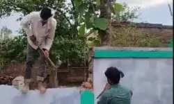 नोटिस जारी होते ही मस्जिद पर बजाना शुरू किया हथोड़ा- सरकारी... नोटिस जारी होते ही मस्जिद पर बजाना शुरू किया हथोड़ा- सरकारी...