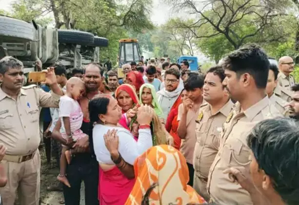 खेत में मूंग तोड़ने जा रहे महिला पर मौत का झपट्टा- अनियंत्रित होकर.... खेत में मूंग तोड़ने जा रहे महिला पर मौत का झपट्टा- अनियंत्रित होकर....