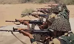 अलर्ट सेना ने बॉर्डर पर पाक घुसपैठिए को किया ढेर- कच्छ में भी पकड़ा... अलर्ट सेना ने बॉर्डर पर पाक घुसपैठिए को किया ढेर- कच्छ में भी पकड़ा...