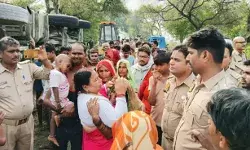 खेत में मूंग तोड़ने जा रहे महिला पर मौत का झपट्टा- अनियंत्रित होकर.... खेत में मूंग तोड़ने जा रहे महिला पर मौत का झपट्टा- अनियंत्रित होकर....