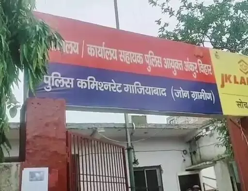 आंधी- बारिश के चलते ऑफिस की छत गिरने से हुई दरोगा की मौत आंधी- बारिश के चलते ऑफिस की छत गिरने से हुई दरोगा की मौत