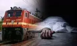रेलवे ट्रैक पर मिला अज्ञात युवक का शव- शिनाख्त में जुटी पुलिस