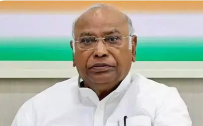 खरगे ने बोला हमला- मोदी ने पिछली 11 साल में कर दी देश की दुर्दशा खरगे ने बोला हमला- मोदी ने पिछली 11 साल में कर दी देश की दुर्दशा