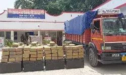 कोतवाली पुलिस ने पकड़ा तीन करोड़ रूपये का गांजा- ऐसे करते हैं सप्लाई कोतवाली पुलिस ने पकड़ा तीन करोड़ रूपये का गांजा- ऐसे करते हैं सप्लाई