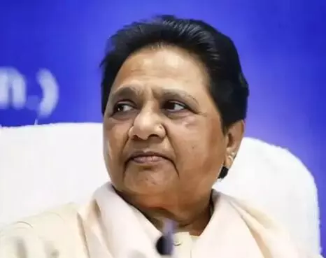 स्कूली बच्चों की वजह से बसपा सुप्रीमो ने खाली किया सरकारी आवास स्कूली बच्चों की वजह से बसपा सुप्रीमो ने खाली किया सरकारी आवास