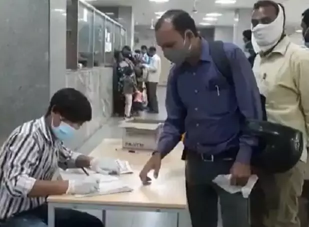 नोएडा में फिर मिले कोरोना के नए मरीज- चेन्नई से लौटा युवक भी संक्रमित नोएडा में फिर मिले कोरोना के नए मरीज- चेन्नई से लौटा युवक भी संक्रमित