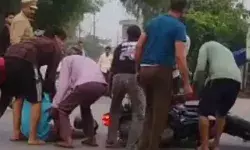 आमने सामने की टक्कर में दो बाईकों के उड़े परखच्चे- तीन लोग हॉस्पिटल.. आमने सामने की टक्कर में दो बाईकों के उड़े परखच्चे- तीन लोग हॉस्पिटल..