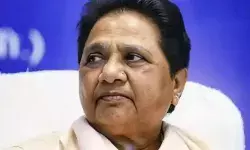 स्कूली बच्चों की वजह से बसपा सुप्रीमो ने खाली किया सरकारी आवास स्कूली बच्चों की वजह से बसपा सुप्रीमो ने खाली किया सरकारी आवास