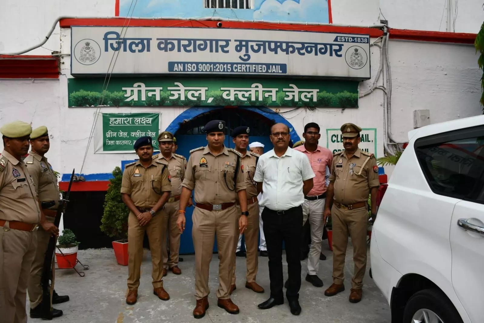 कलेक्टर-कप्तान ने परखी जेल की व्यवस्था, बोले किसी प्रकार की न हो लापरवाही कलेक्टर-कप्तान ने परखी जेल की व्यवस्था, बोले किसी प्रकार की न हो लापरवाही