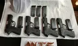 ढाबे पर पुलिस का छापा-चार पिस्टल, हेरोइन एवं कारतूस बरामद ढाबे पर पुलिस का छापा-चार पिस्टल, हेरोइन एवं कारतूस बरामद