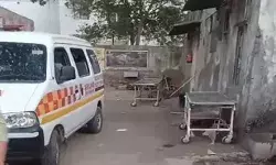 मेरठ के कपल ने गटक लिया जहर- युवक की मौत- लड़की ICU में भर्ती मेरठ के कपल ने गटक लिया जहर- युवक की मौत- लड़की ICU में भर्ती