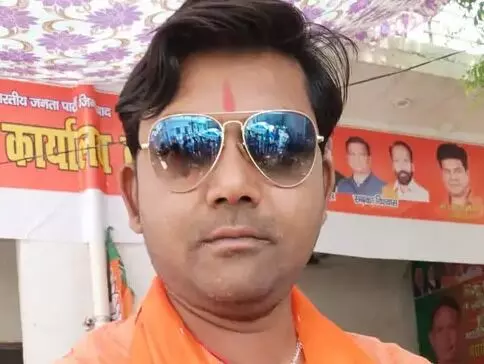 BJP नेता के जनसेवा केंद्र पर छापा- मिला फर्जी आधार मार्कशीट का जखीरा BJP नेता के जनसेवा केंद्र पर छापा- मिला फर्जी आधार मार्कशीट का जखीरा