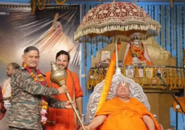 आर्मी चीफ से रामभद्राचार्य ने गुरु दक्षिणा में मांगा पाक अधिकृत कश्मीर आर्मी चीफ से रामभद्राचार्य ने गुरु दक्षिणा में मांगा पाक अधिकृत कश्मीर