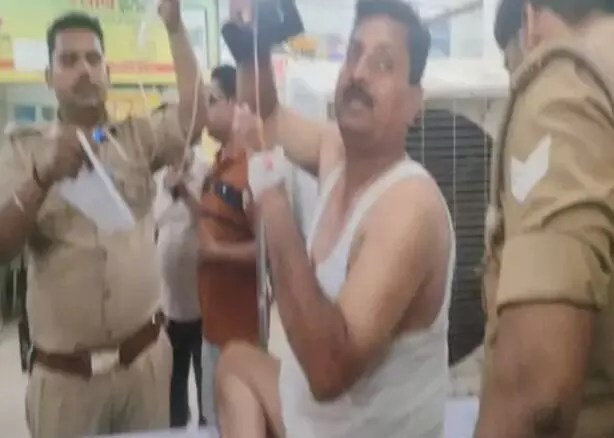 छुट्टी पर घर जाने से पहले दरोगा के साथ हादसा- लगी पिस्टल से गोली छुट्टी पर घर जाने से पहले दरोगा के साथ हादसा- लगी पिस्टल से गोली