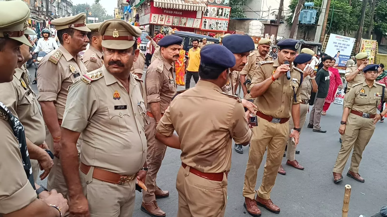 SSP ने पुलिस बल के साथ किया फ्लैग मार्च- ऐसे काम करने पर होगी कार्रवाई