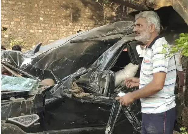 बेकाबू हुई स्कॉर्पियो पेड़ से टकराई-उडे परखच्चे-एक की मौत तीन गंभीर बेकाबू हुई स्कॉर्पियो पेड़ से टकराई-उडे परखच्चे-एक की मौत तीन गंभीर