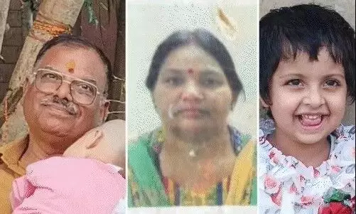 टैंकर की टक्कर से उछली कार गड्ढे में गिरी-दादा दादी और पोती की मौत