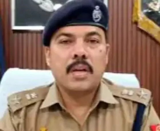 डॉगी विवाद की थानेदार पर गिरी गाज-तीन इंस्पेक्टरों के ट्रांसफर डॉगी विवाद की थानेदार पर गिरी गाज-तीन इंस्पेक्टरों के ट्रांसफर