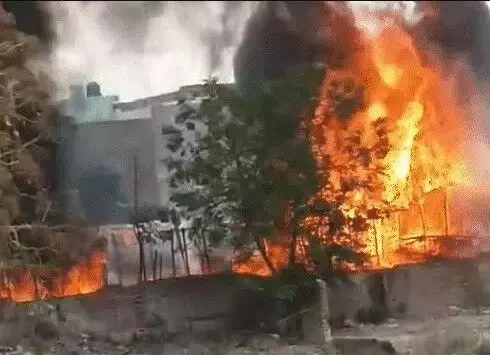 राजधानी में फिर लगी भयंकर आग- जली झोपड़ियां-फटे सिलेंडर राजधानी में फिर लगी भयंकर आग- जली झोपड़ियां-फटे सिलेंडर