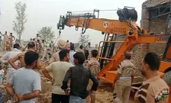 पटाखा फैक्ट्री में हुए ब्लास्ट से उड़े बिल्डिंग के चिथड़े-पांच की मौत- कई के..