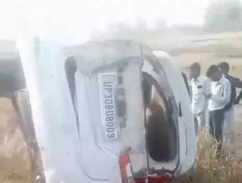 कार खाई में पलटने से पांच लोगों की मौत- इतने लोग गंभीर कार खाई में पलटने से पांच लोगों की मौत- इतने लोग गंभीर