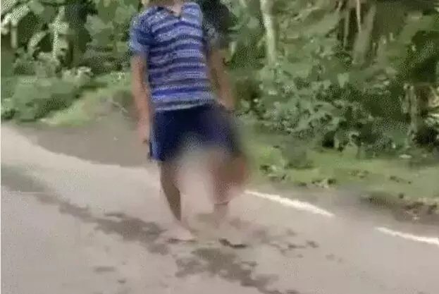 दरांती के वार से साली के सिर को धड़ से अलग कर हाथ में लेकर सड़क पर घूमा