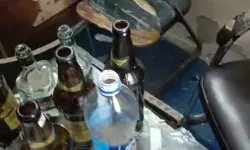 पालिका में दारू पार्टी- जलकल विभाग दफ्तर में मिली बियर की बोतलें पालिका में दारू पार्टी- जलकल विभाग दफ्तर में मिली बियर की बोतलें